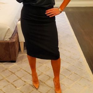 NWT WOMEN'S BLACK KNEE LENGTH SKIRT JUNEE SIZE 2